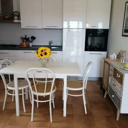 La Rondine Con Piscina Apartament