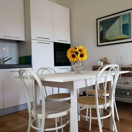 La Rondine Con Piscina Apartament